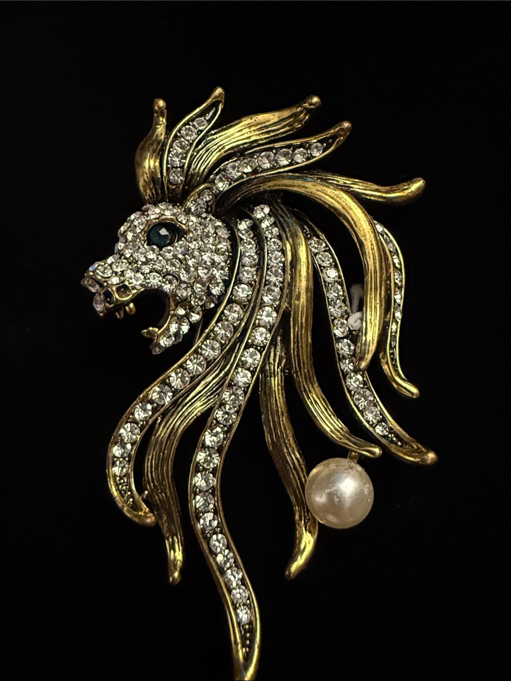 Vintage inspired Gold-Tone Crystal Brooch with Pearl Accent